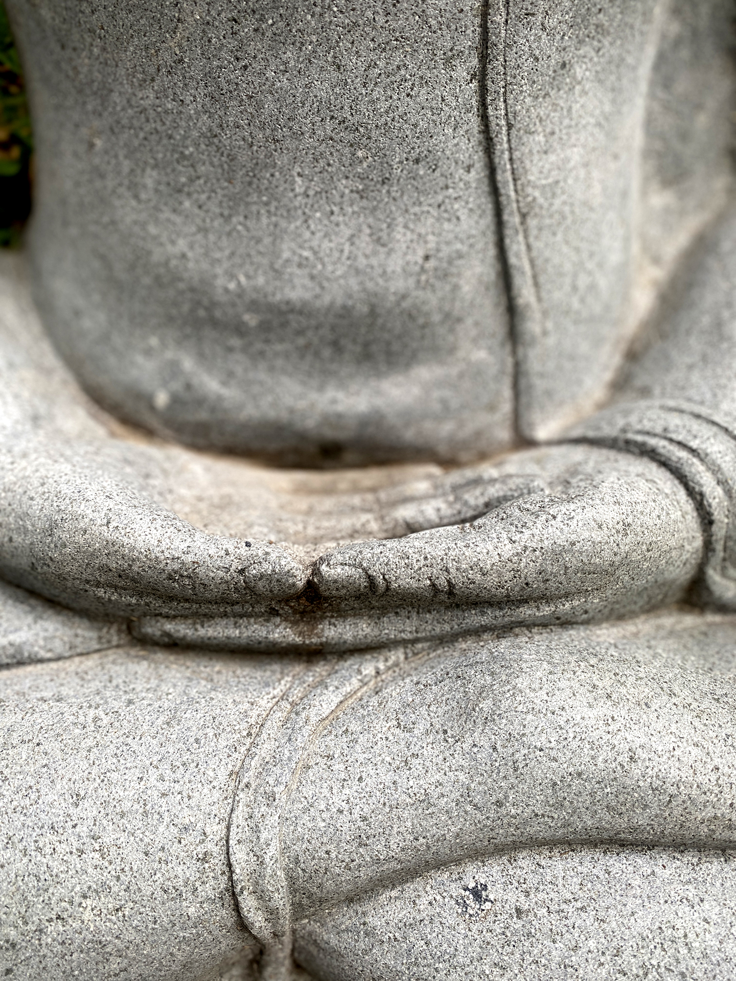 Buddha aus Riverstone sitzend- 101cm