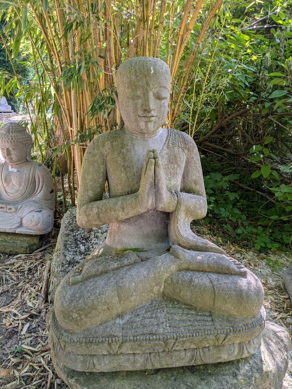 Sitzender Buddha aus Riverstone - 105cm