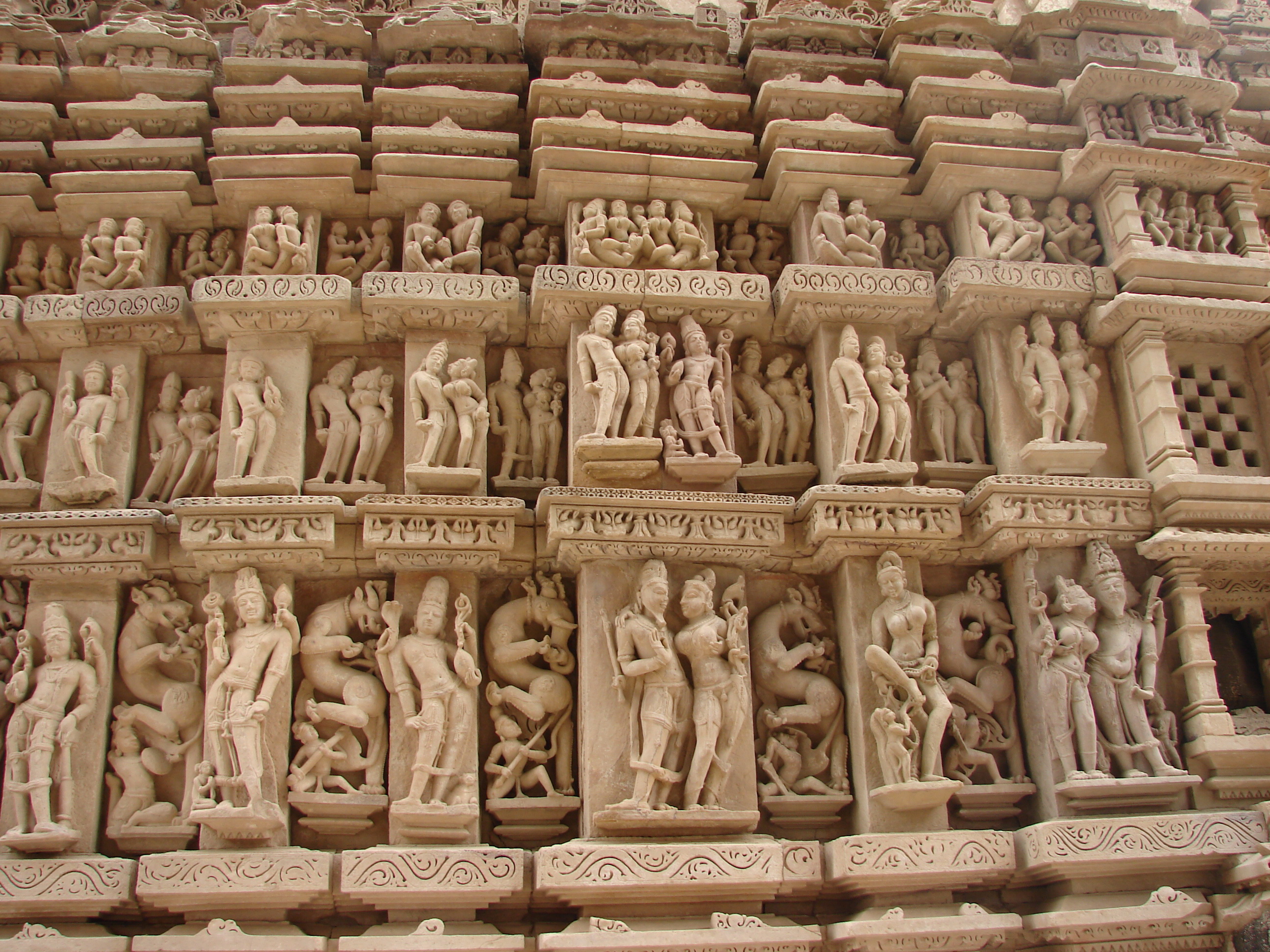 hochrelief-khajuraho Apsara mit Skorpion