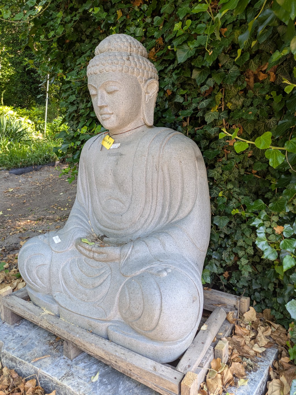 Schöner japanischer Buddha aus Riverstone - ca. 125 cm