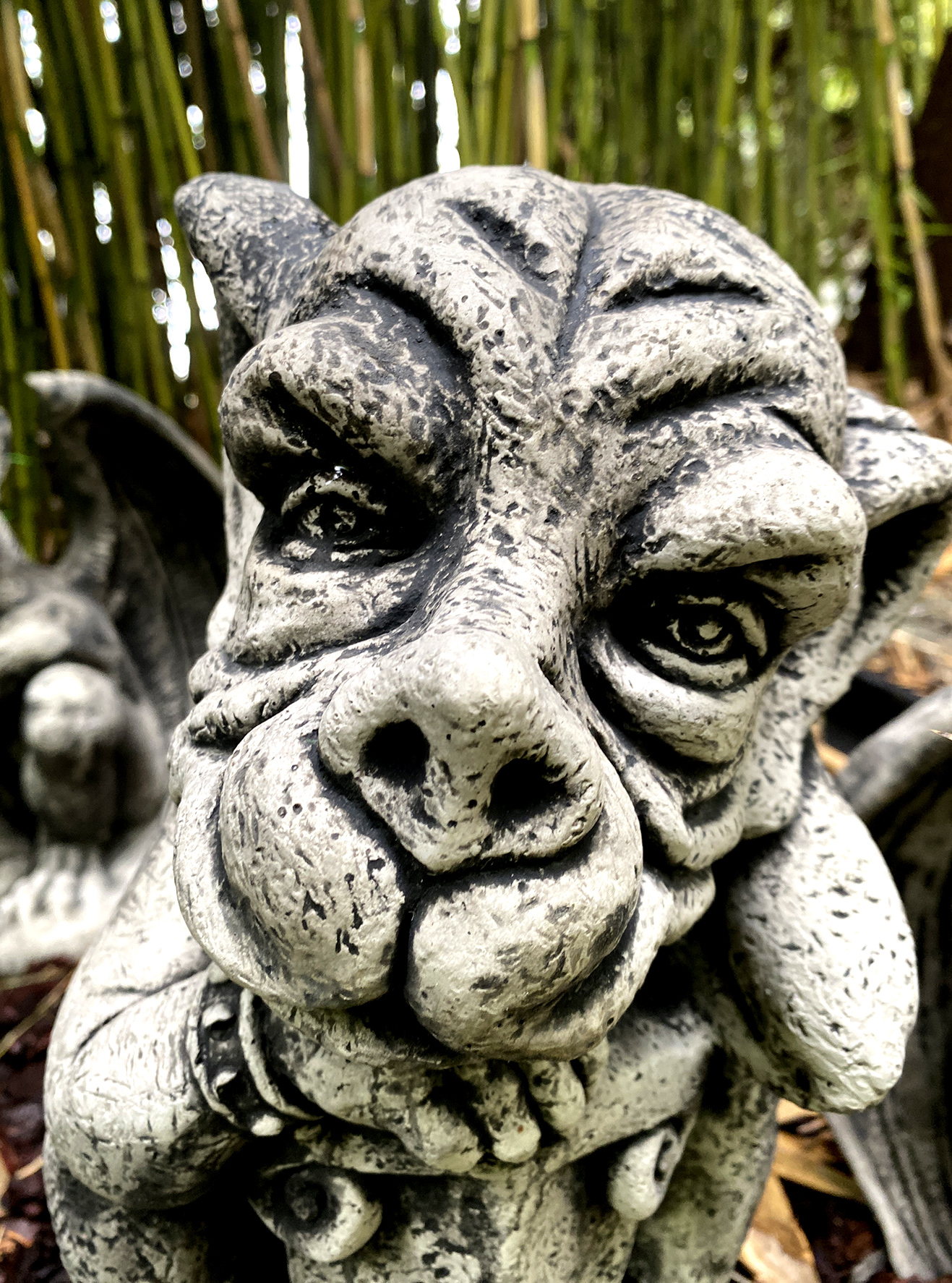 Gargoyle mit Schild