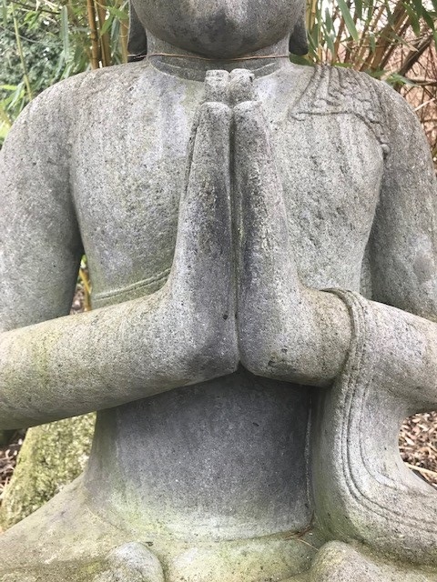 Sitzender Buddha aus Riverstone - 105cm