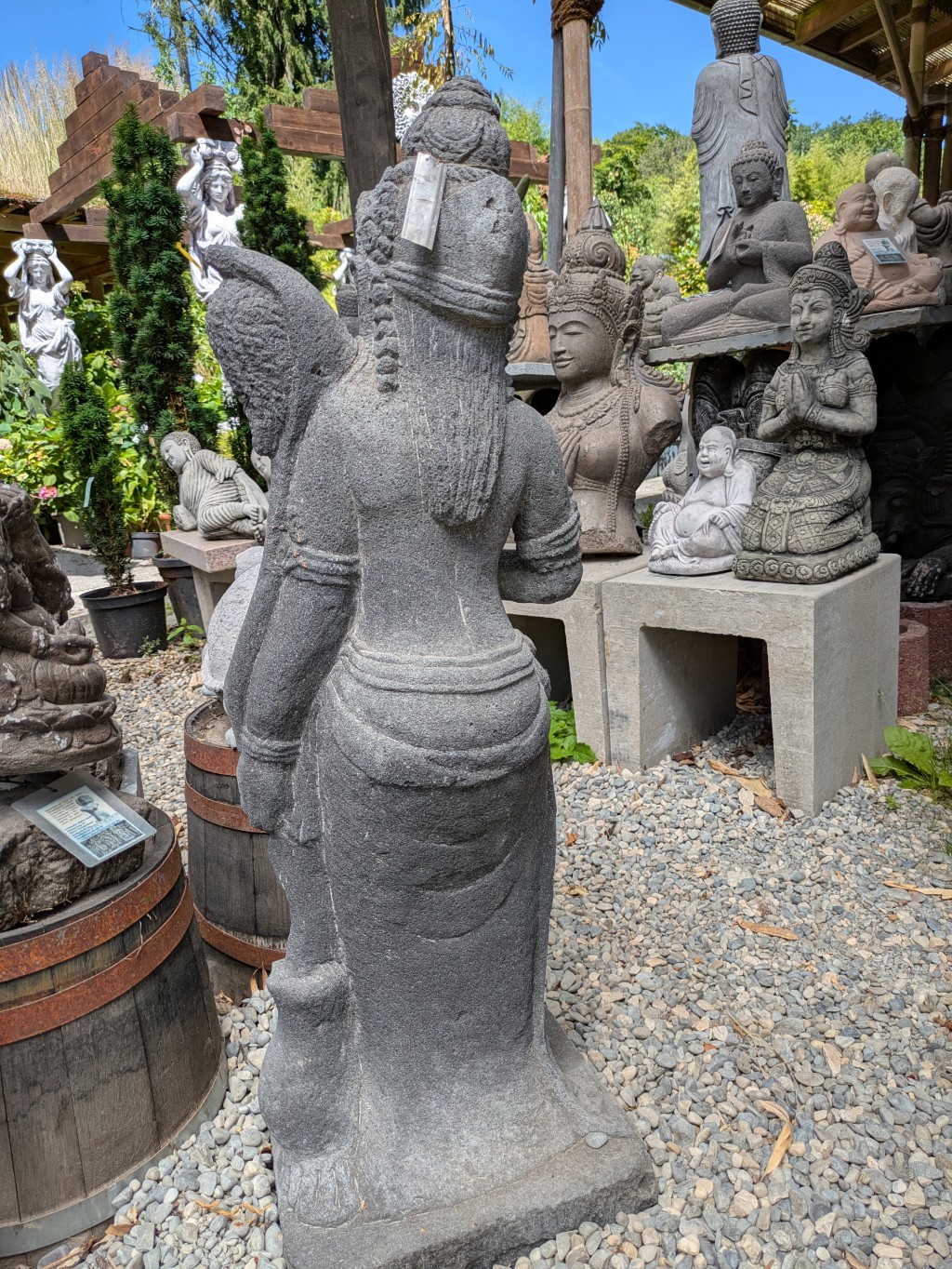 Dewi Tara stehend auf Sockel - 101cm Dewi Tara stehend auf Sockel - 101cm