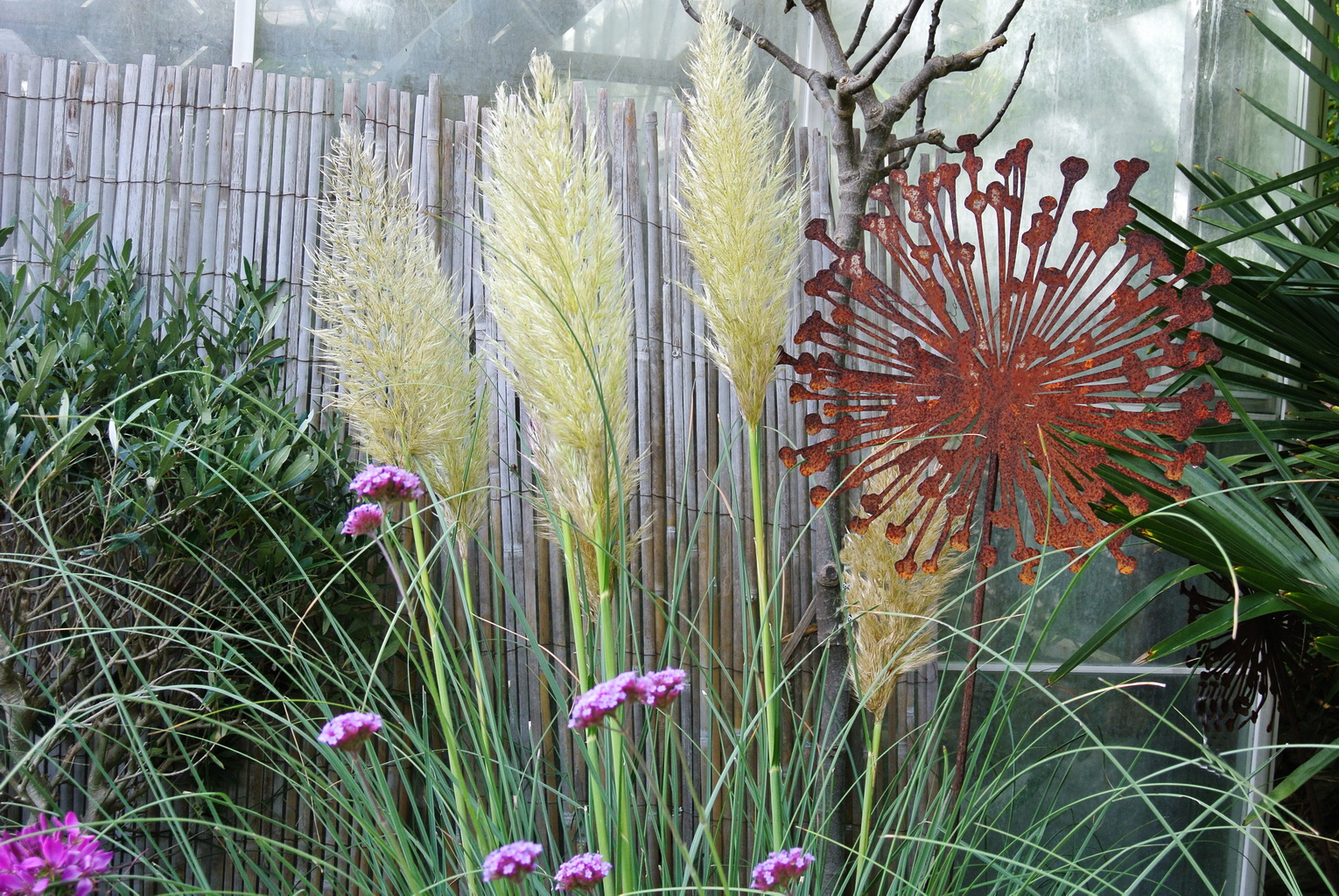 Rost-L-wenzahn-Pusteblume Alliumblüte aus Cortenstahl