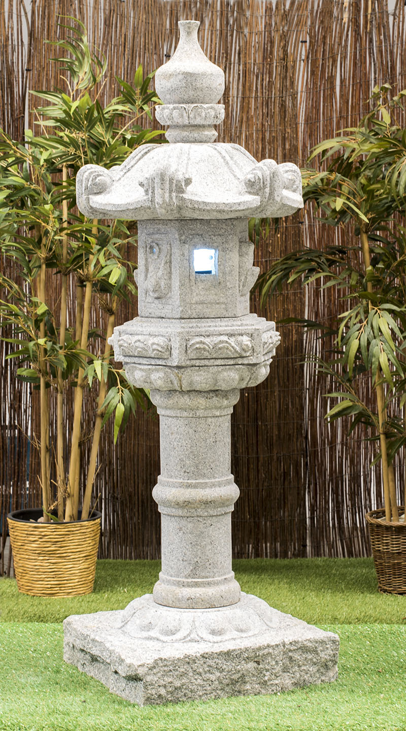 Krasula-mit-Licht Japanische Steinlaterne Kasuga aus Granitstein