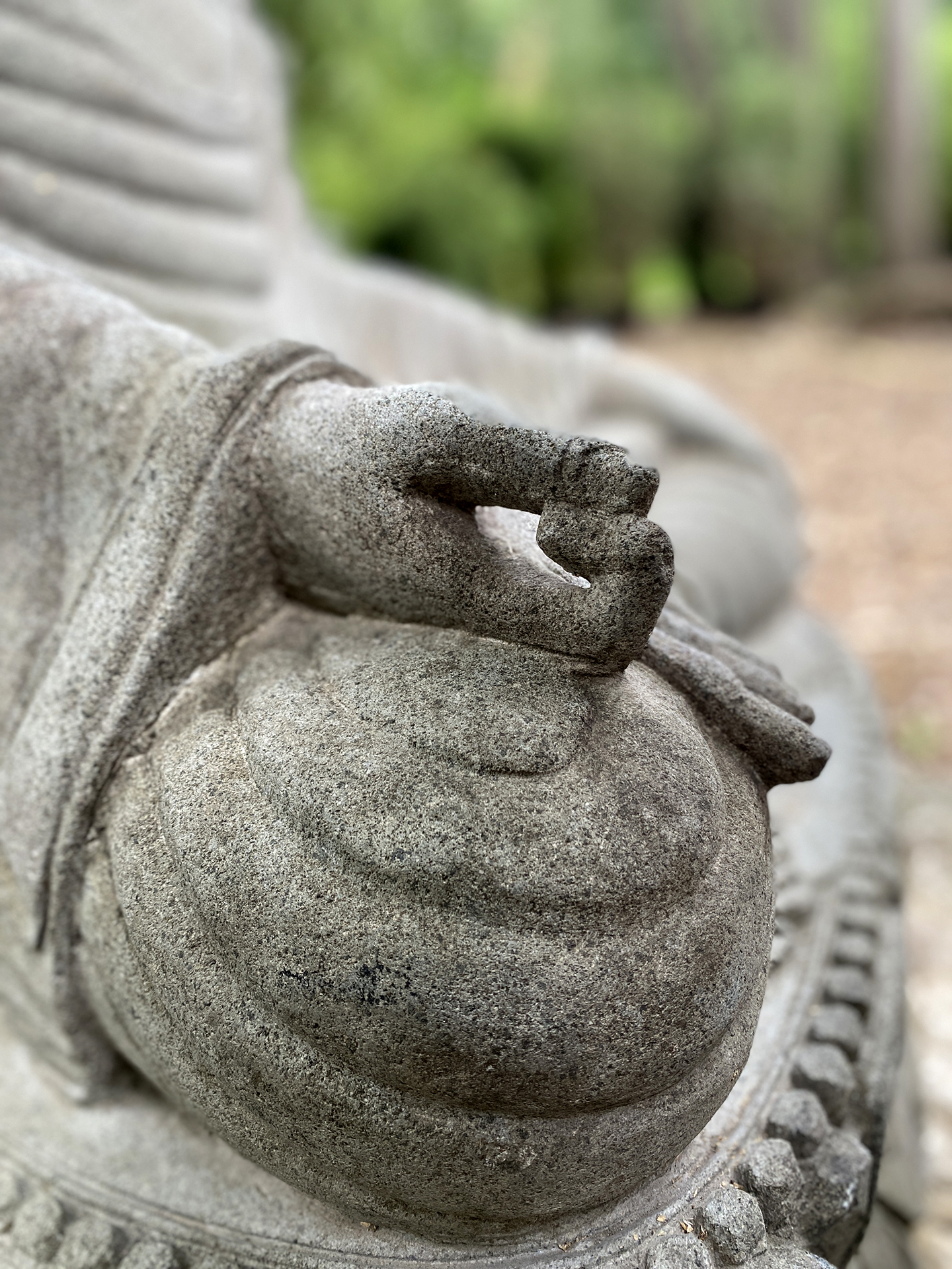 Sitzender Buddha im Bhumisparsa Mudra - 110cm