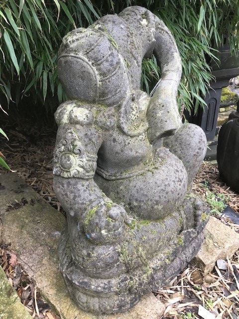 Sitzender Ganesha aus Riverstone - 80cm