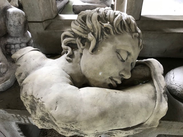 Büste Selene, steingrau und Rosteffekt
