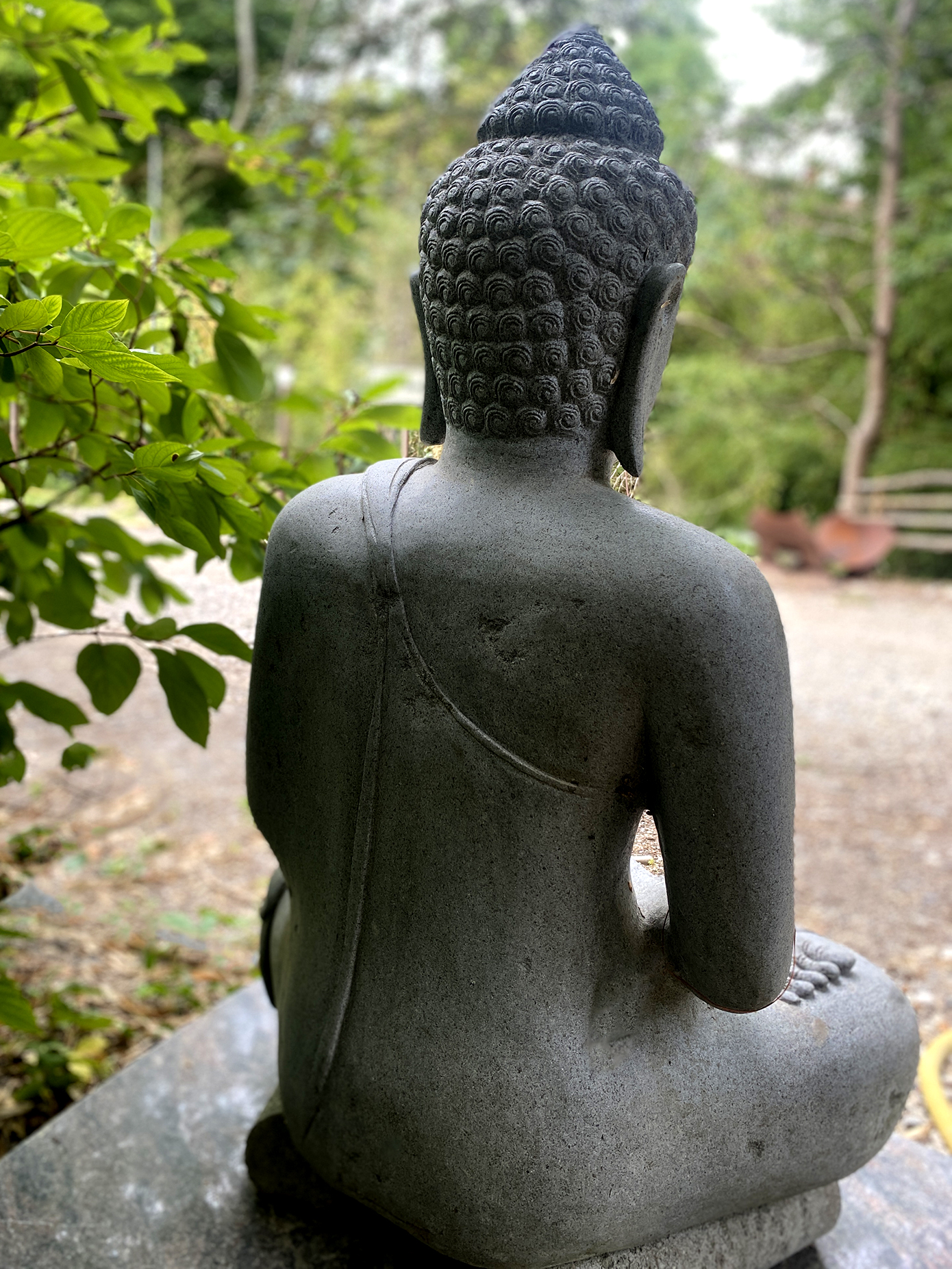 Buddha aus Riverstone sitzend- 101cm