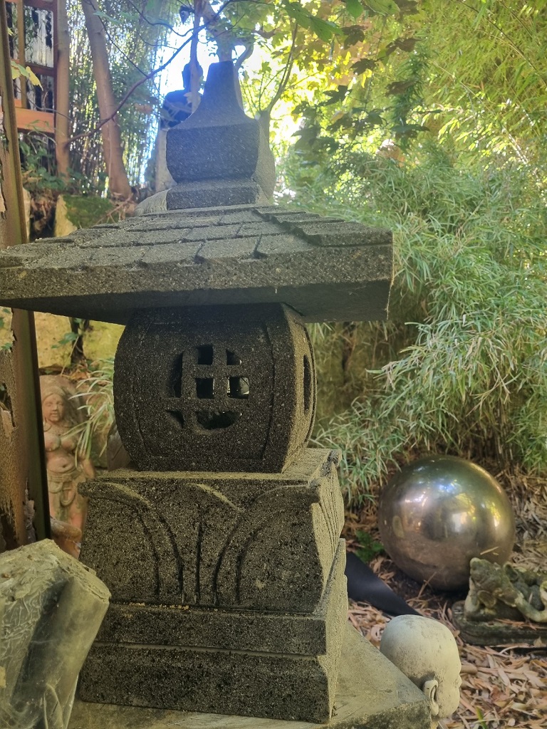 Gendengang4 Japanische Steinlaterne Gendengan Lavastein 65cm