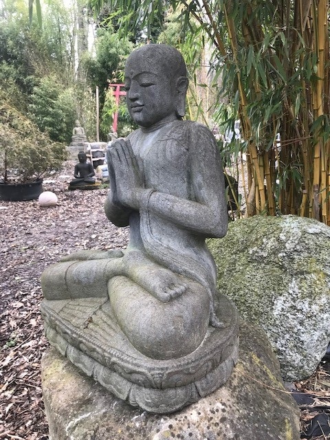 Sitzender Buddha aus Riverstone - 105cm