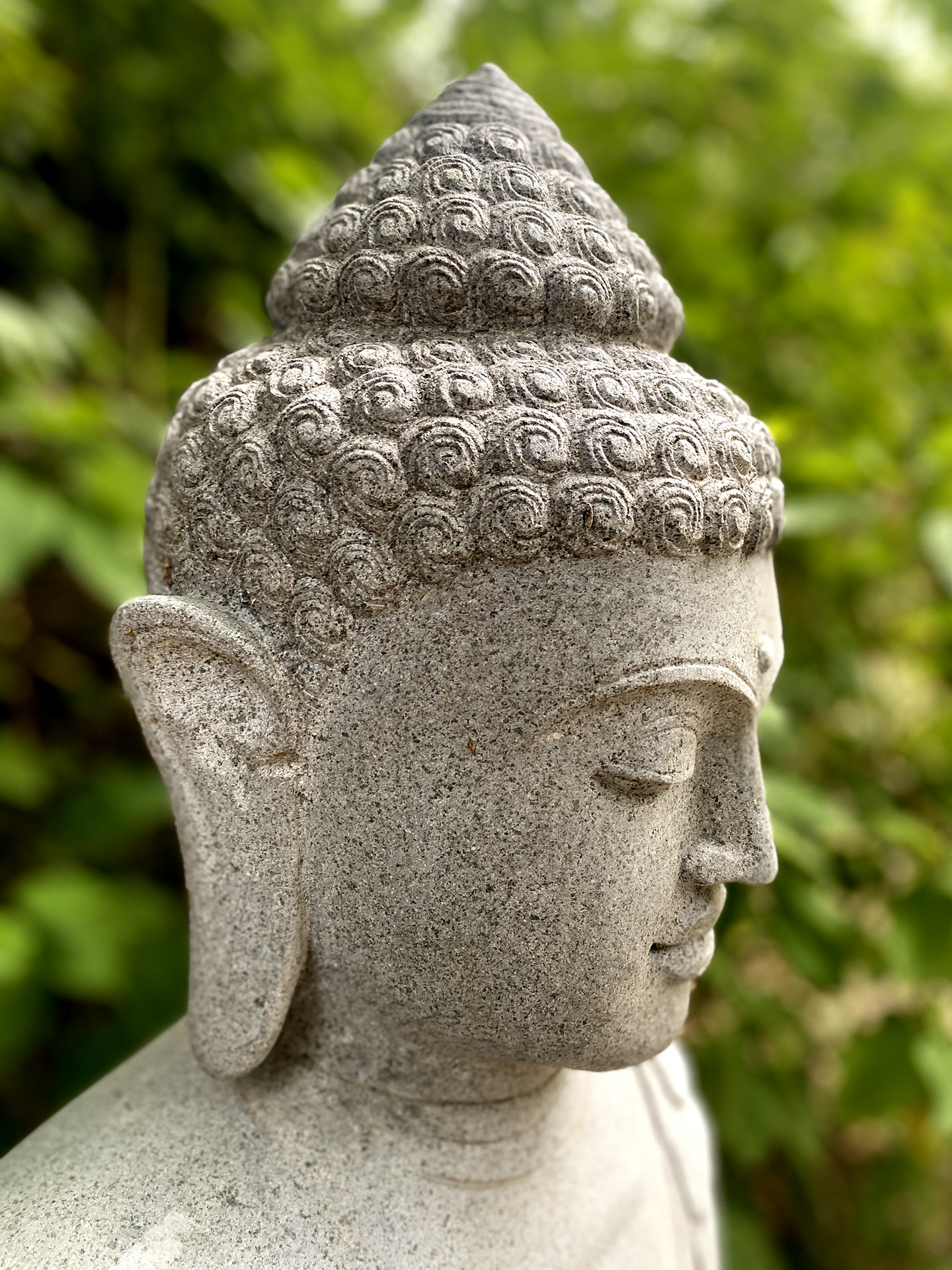 Buddha aus Riverstone sitzend- 101cm