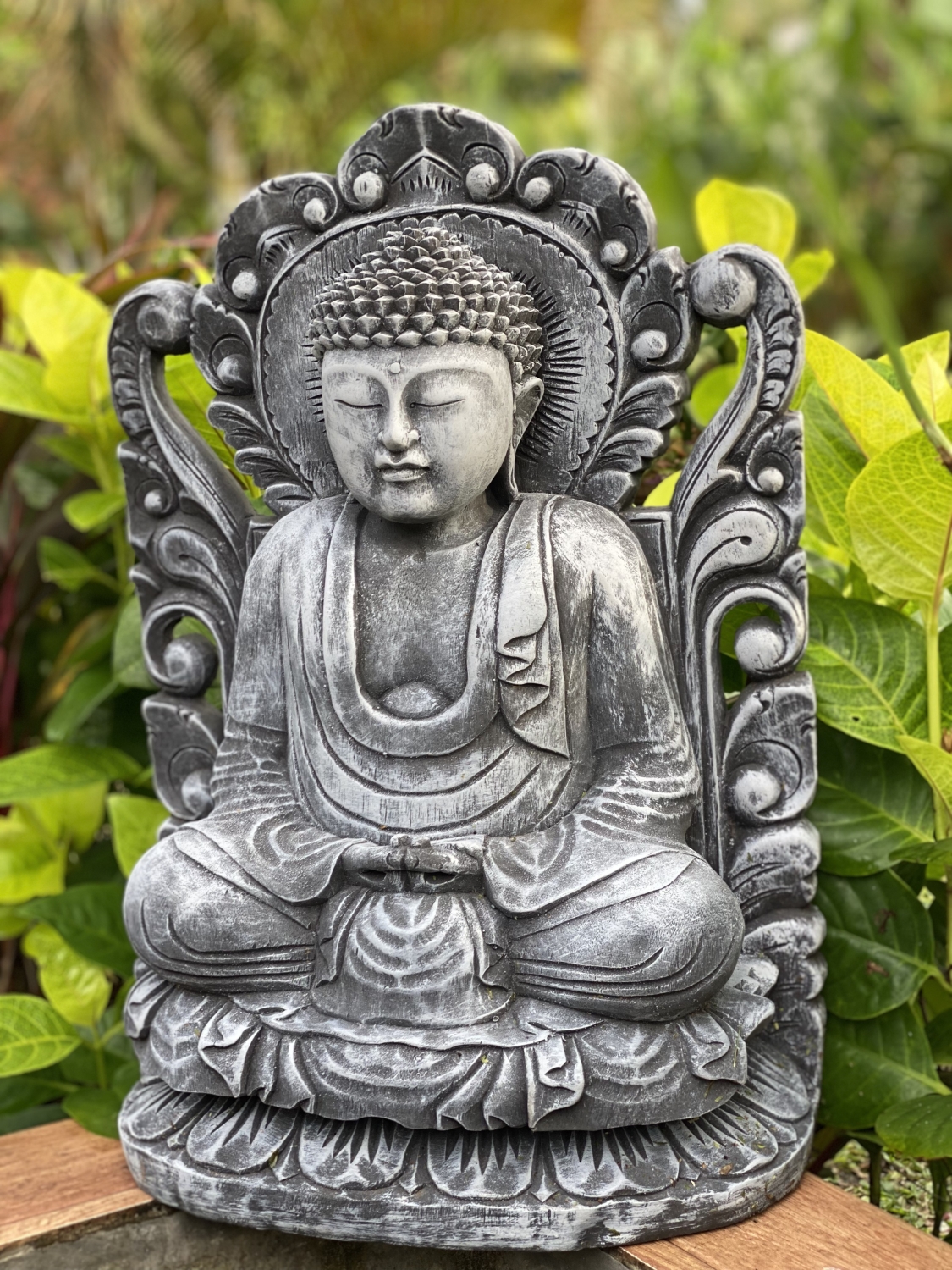 Bodhi, sitzender Buddha mit Relief 52cm Bodhi, sitzender Buddha mit Relief 52cm