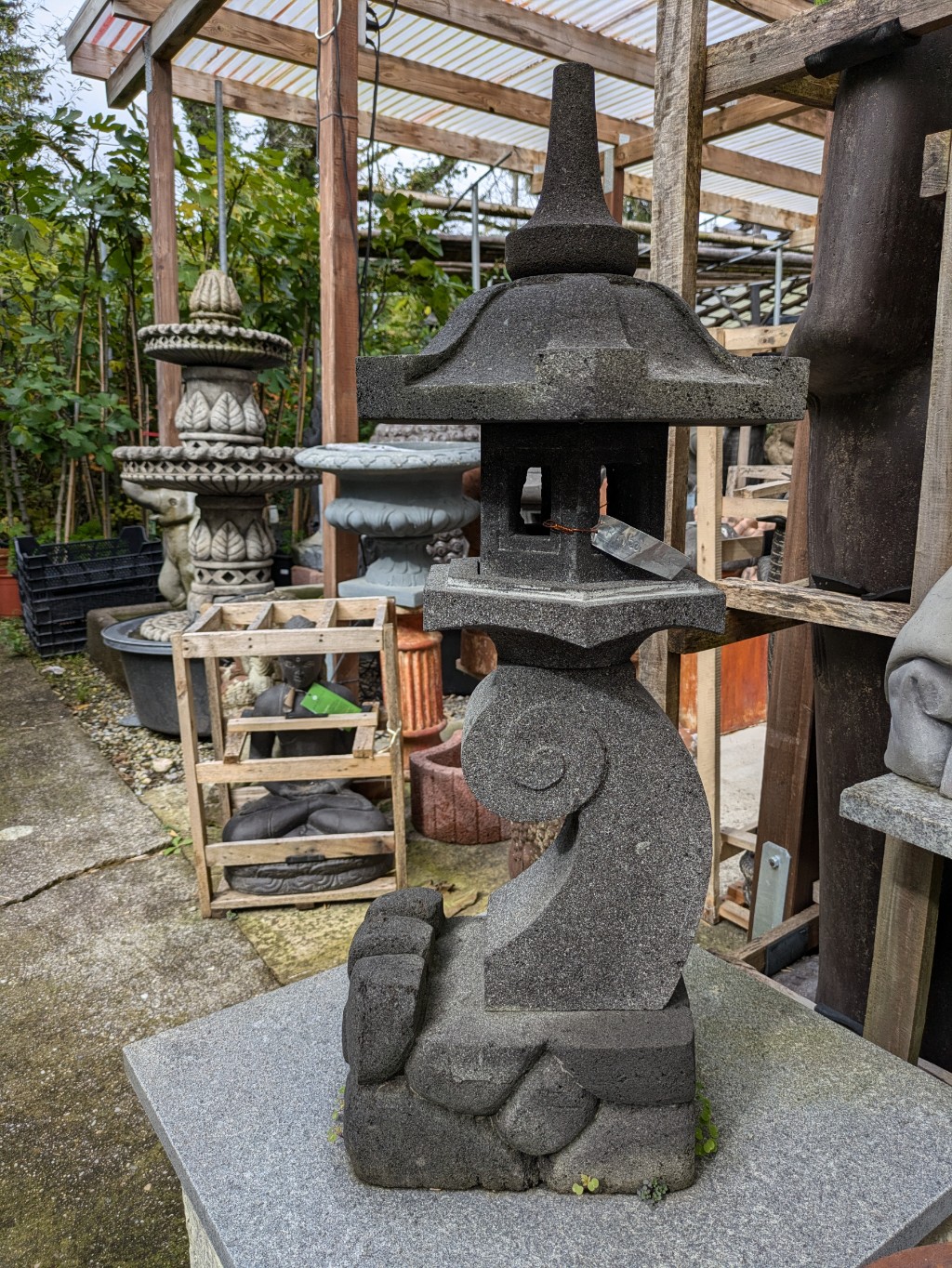 Rankai2 Japanische Steinlaterne Rankei aus Lavastein