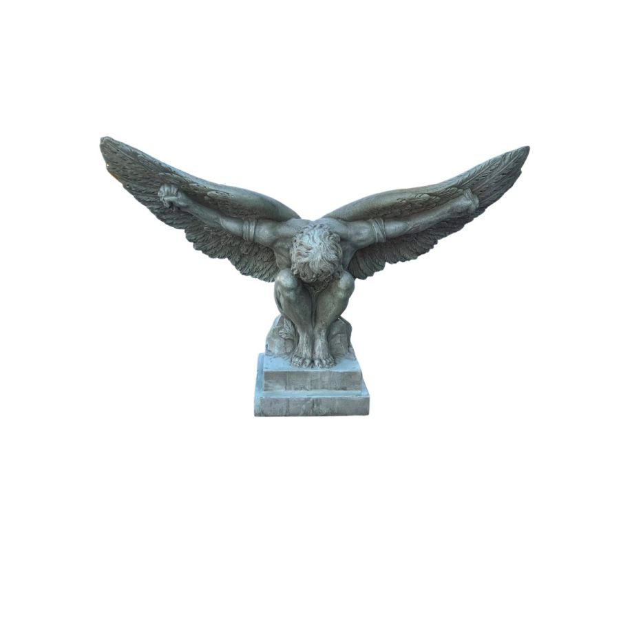 Ikarus-4 Ikarus kniend