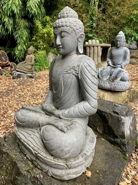 Buddha sitzend aus Riverstone - 85cm