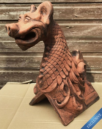 Legend-rer-Drache Legendärer Drache - Dachreiter