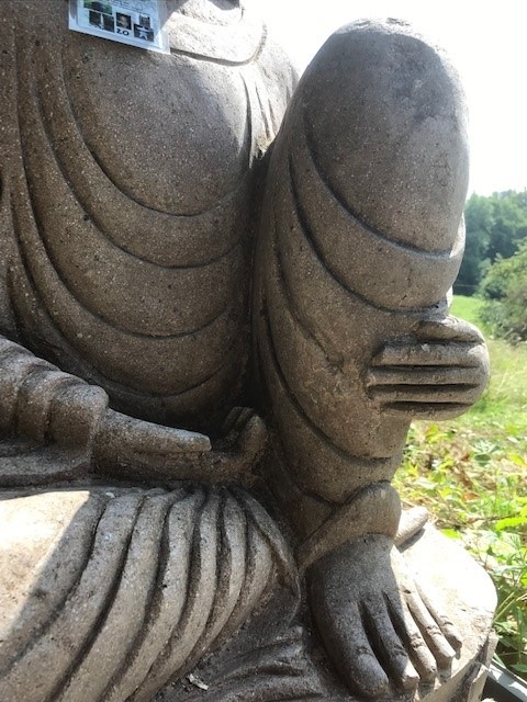 Relaxendes Buddha Paar aus Riverstone 80cm