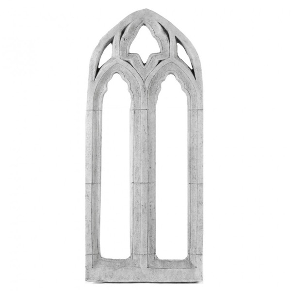 Großes gotisches Bogenfenster