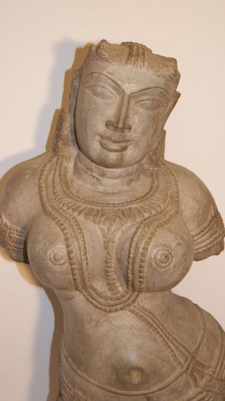 Apsara aus indischem Sandstein