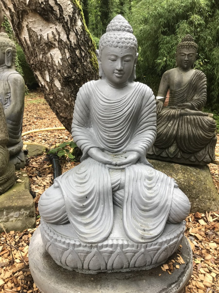Buddha mit Gewand