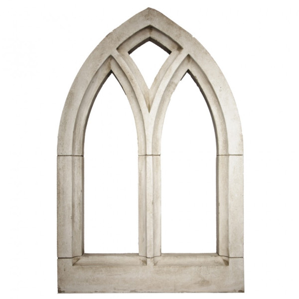 Großes gotisches Bogenfenster