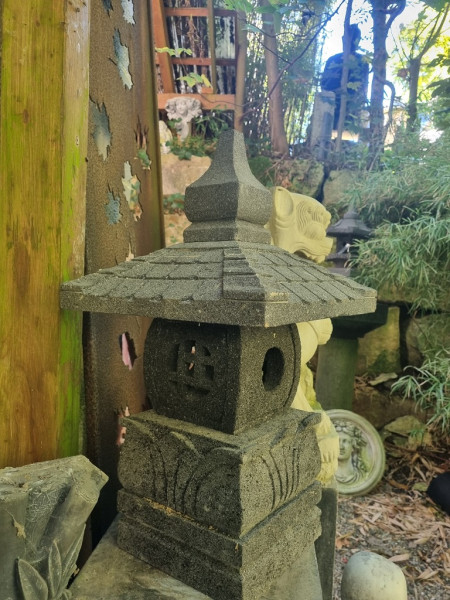 Japanische Steinlaterne Gendengan Lavastein 65cm